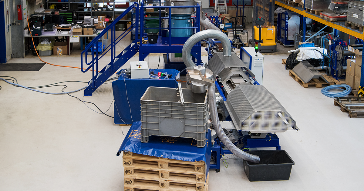 Abrasive recycling machine